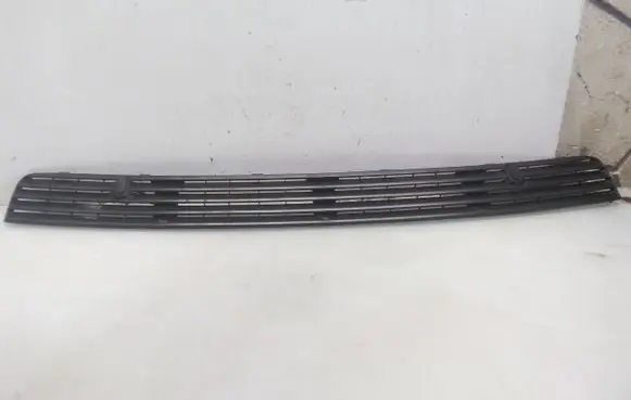 Volkswagen Transporter - Caravelle T4 Wiper trim 701819103