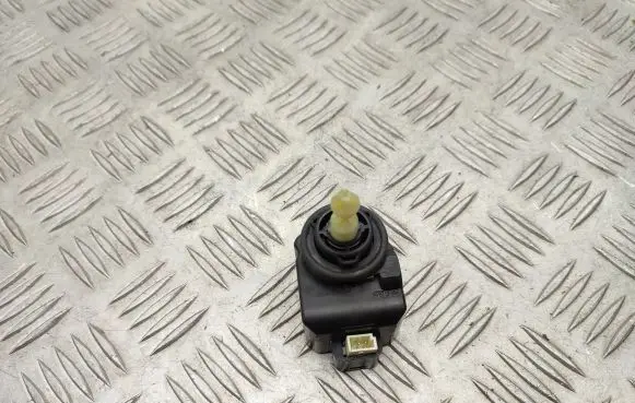 Volkswagen Golf VII Headlight level adjustment motor 01055301