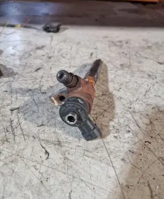 Fuel injector