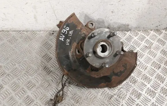 Toyota Avensis T270 Front wheel hub 4355002020 4321105090