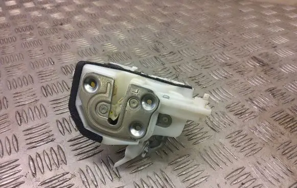 Mazda CX-3 Rear door lock DD1A7108C0079