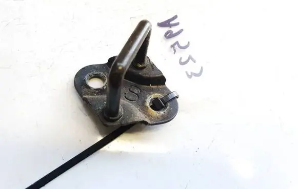 Toyota Avensis T250 Front door lock loop/hook striker