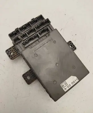 Honda Civic Fuse module 37832LN 2LN0D8HZ 060526