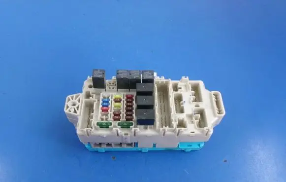 Mitsubishi Outlander Fuse box set MR587875