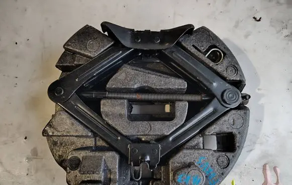 Other trunk/boot trim element