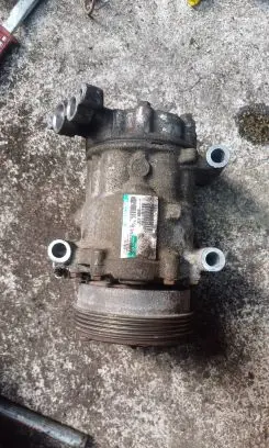Renault Clio II Air conditioning (A/C) compressor (pump) 8200618853