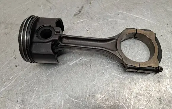 Mercedes-Benz E W213 Piston with connecting rod 082318
