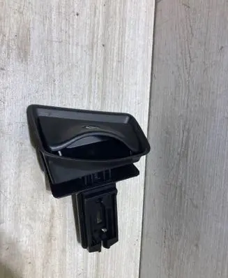 Mercedes-Benz CLS C219 Hand brake release handle 2114200077