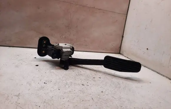 Volvo V70 Accelerator throttle pedal 30683516 6PV00853712 5PV00853712