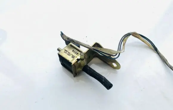 Audi A4 S4 B5 8D Turbo solenoid valve 437906283a