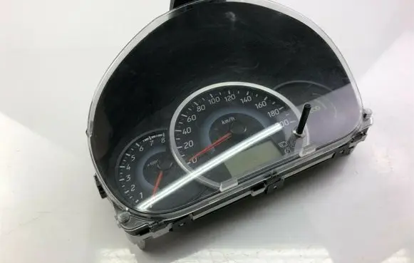 Mitsubishi Space Runner Speedometer (instrument cluster) 8100C276 F2043