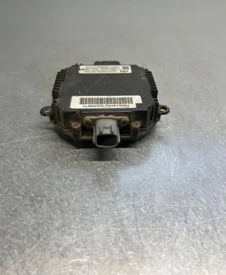 Nissan X-Trail T30 Xenon control unit/module ---