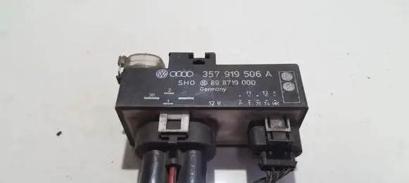 Volkswagen PASSAT B4 Coolant fan relay 357919506A 898719000