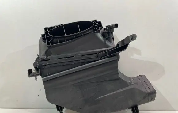 Mercedes-Benz CLS C218 X218 Air intake duct part A6420903501