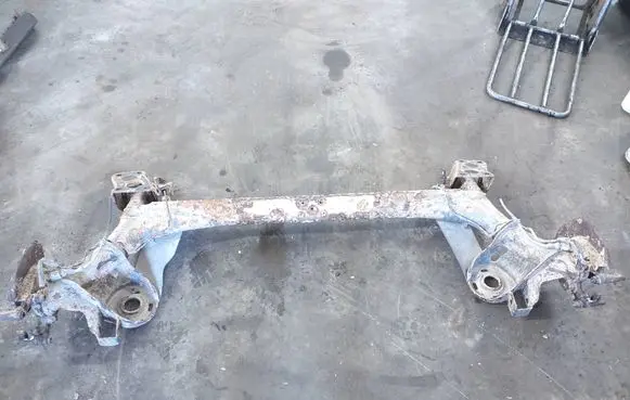 Volkswagen Golf IV Rear axle beam 