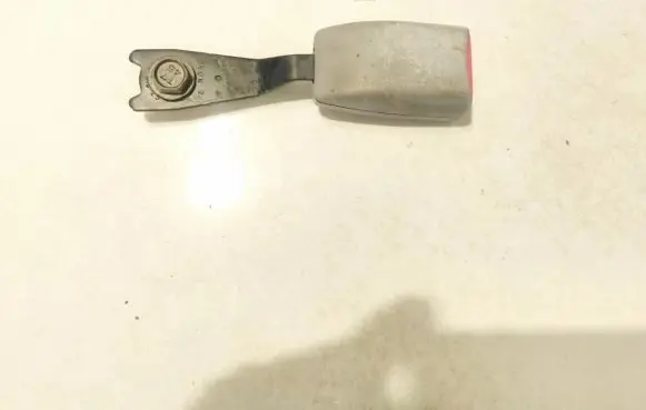 Front seatbelt buckle