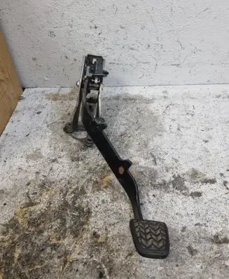 Toyota Avensis T250 Brake pedal
