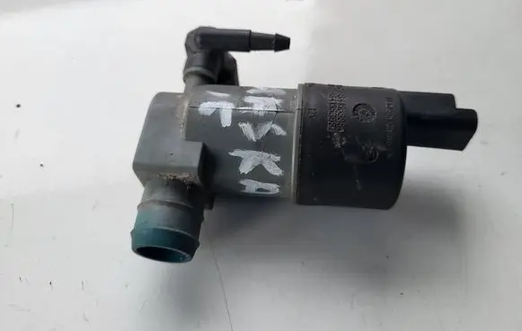 Nissan Qashqai Windscreen/windshield washer pump