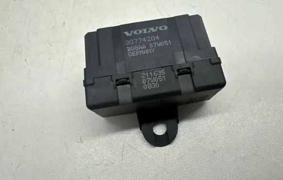 Volvo XC90 Seat heating relay 30774204