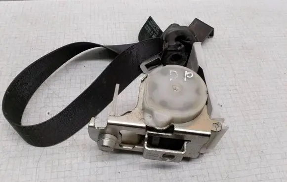 Opel Vectra C Front seatbelt 3053620545 DDL316530GM 0402050