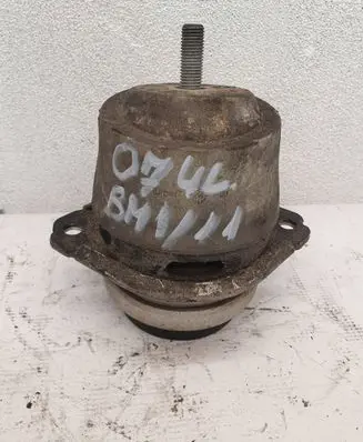 Audi Q7 4L Engine mount bracket 7L8199131A