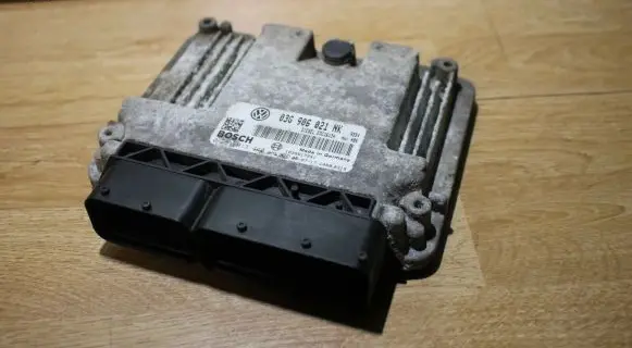 Volkswagen PASSAT B6 Engine control unit/module 3C0906021