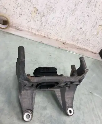 Nissan Qashqai J12 Engine mount bracket 112546ub0b