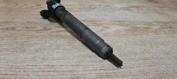 Volvo XC70 Fuel injector 31272767