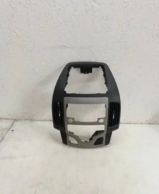 Hyundai i30 Dashboard center trim panel U05F0548 MT06077