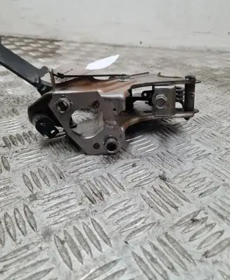 Toyota Corolla Verso AR10 Clutch pedal 