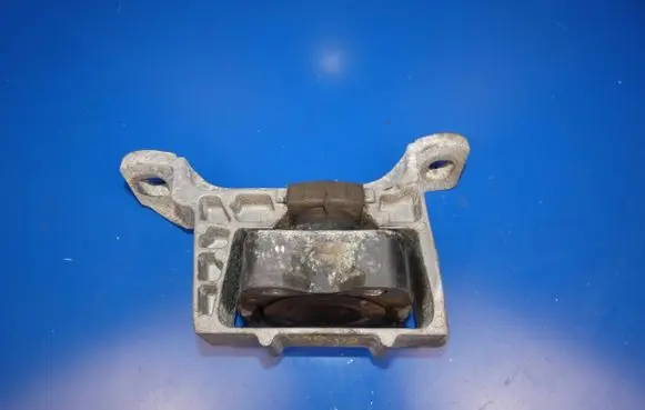 Volvo V40 Engine mount bracket 3M516F012BH