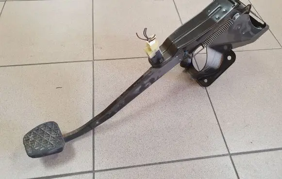 Mercedes-Benz Vito Viano W639 Brake pedal A6392901901