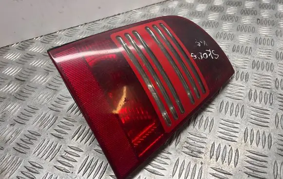 Skoda Octavia Mk1 (1U) Rear/tail lights 1U9945111 1U9945095