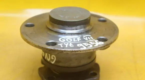 Volkswagen Golf VII Rear wheel hub 9556