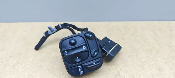 Mercedes-Benz CLS C219 Seat control switch 2158700010
