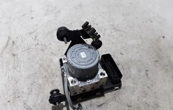 Volvo XC90 ABS Pump 31680102