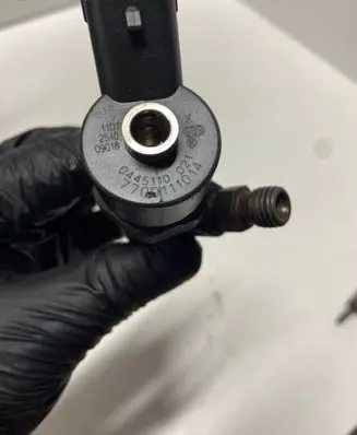 Volvo S40, V40 Fuel injector 7700111014