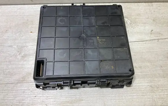 Ford Fiesta Fuse module H1BT-14D068-AG