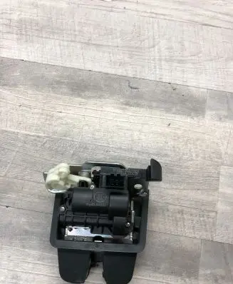 Volkswagen PASSAT B8 Loading door lock 5TA827505D 201936281019