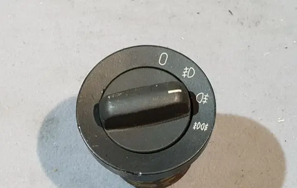 BMW 7 E38 Light switch 8363684