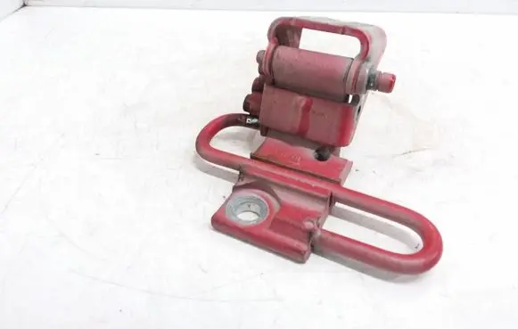 Seat Leon (1P) Front door lower hinge Q0831412