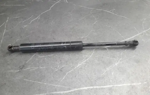 Audi 80 90 B3 Tailgate strut 893827552A