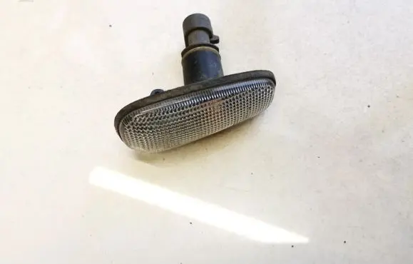 Opel Zafira A Front fender indicator light 90560403