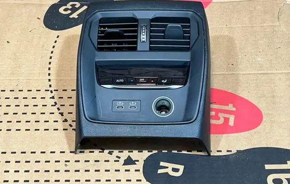 BMW 3 G20 G21 Rear air vent grill 9493102