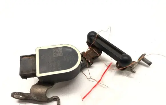 Headlight/headlamp level sensor