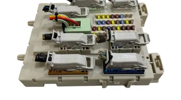 Ford Focus Fuse module JV6T14A073EB