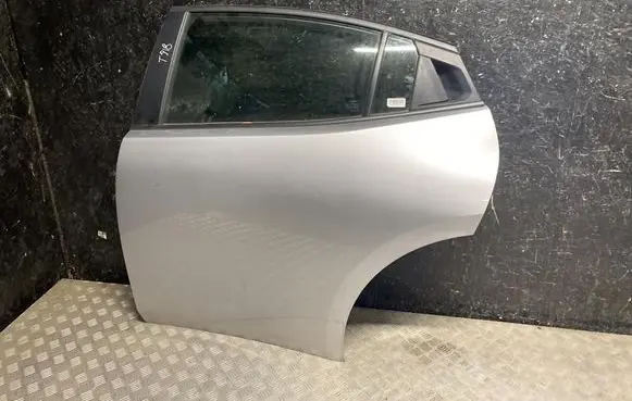 Toyota Prius (XV60) Rear door 