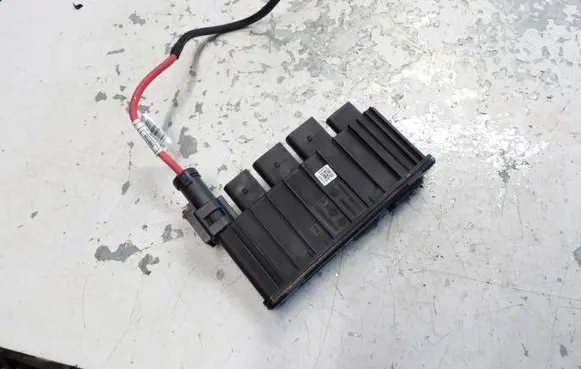BMW 1 F40 Current control relay 8642761