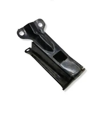 Volvo V70 Radiator mount bracket 