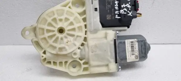 Volkswagen PASSAT B7 Rear door window regulator with motor 3C0959795 3C0959703 3AF839461